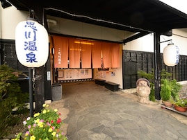 【栃木県の人気日帰り温泉】「小山思川温泉」は思川を望む絶景露天が自慢。豊かな自然を眺めながら贅沢気分を味わえる