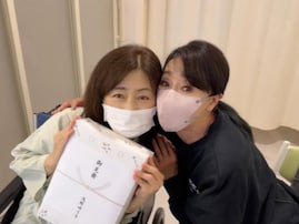 「大変な骨折です……」浅野ゆう子、松本明子のお見舞いへ「泣いちゃいけないと思いながらも…」
