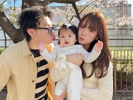 「家族写真尊い」人気女性YouTuber、イケメン夫＆娘との家族ショット公開！ 「だいぶ大きくなったね！」