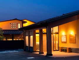 【富山県の人気スーパー銭湯】「陽だまりの湯」は岩盤浴やロウリュウが充実した施設。炭酸泉やナノ水のお風呂でリラックス