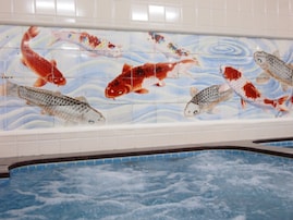 【東京都の人気銭湯】「金春湯」は銀座で江戸情緒を味わえる施設。九谷焼のタイル絵と富士山のペンキ絵に感動