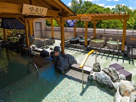 【愛知県の人気スパ施設】「RAKU SPA GARDEN 名古屋」は多種多様なお風呂と岩盤浴を楽しめる施設。天然温泉の「岩の湯」は肌がつるつるになると評判