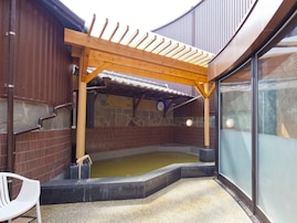 【愛知県の人気スーパー銭湯】「天然温泉アーバンクア」は天然温泉・サウナ・岩盤浴などを楽しめる温浴施設。名古屋一空に近い露天風呂が自慢