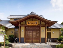 【三重県の人気スーパー銭湯】「伊勢・船江温泉 みたすの湯」は11種類のお風呂とサウナが楽しめる施設。絹の湯や伊勢グルメでリラックス