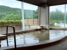 【群馬県の人気スーパー銭湯】「峠の湯」は裏妙義の絶景と肌にやさしい天然温泉を堪能できる施設。家族風呂や休憩個室も完備