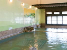 【佐賀県の人気日帰り温泉】「百年の湯」は自家源泉を贅沢に使用した施設。美肌の湯を大浴場と6種類の家族湯で楽しめる