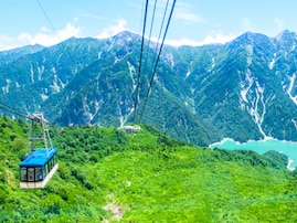 春に行きたいと思う「富山県の旅行先」ランキング！ 2位「立山ロープウェイ」を抑えた1位は？【2026年調査】