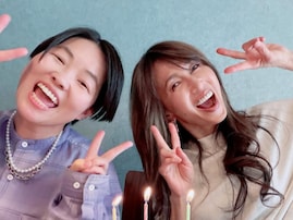 「凄いコンビ」工藤静香、イモトアヤコとの56歳バースデーショットを披露！ 「仲良し姉妹みたい」「可愛い〜」