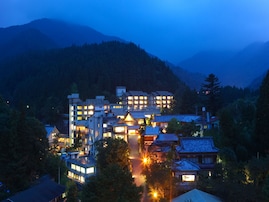 【楽天トラベル売れ筋1位】群馬県「四万温泉 温泉三昧の宿 四万たむら」は創業450年の老舗で湯めぐりを満喫する温泉宿【4月21日】