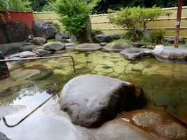 【群馬県の人気日帰り温泉】「上増田温泉 砦乃湯」は源泉かけ流しの名湯を堪能できる施設