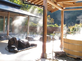 【三重県の人気日帰り温泉】「香肌峡温泉 いいたかの湯」は展望抜群の露天風呂が魅力。11種類の湯舟でリラックス