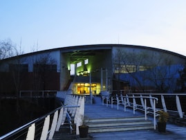 【奈良県の人気スーパー銭湯】「かもきみの湯」は神々が宿る杜の天然温泉施設。趣の異なる2つの浴室でリラックス