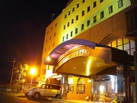 【奈良県の人気日帰り温泉】「温泉 金剛乃湯」は地下1300mからくみ上げた天然温泉100％の施設。露天風呂やサウナでリラックス