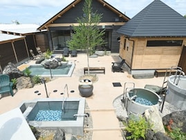 【富山県の人気スーパー銭湯】「湯屋 FUROBAKKA」は雄大な自然の中で湯遊びを満喫できる施設。おしゃれな家族風呂や多彩なサウナが魅力