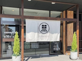 【静岡県の人気スーパー銭湯】「エキチカ温泉・くろしお」は焼津駅から徒歩2分の好立地。天然温泉とサウナでリラックス