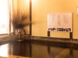 【石川県の人気スーパー銭湯】「しあわせの湯」は源泉掛け流しが自慢の施設。塩化物泉の湯でリラックス
