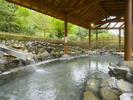 【福井県の人気日帰り温泉】「敦賀きらめき温泉リラ・ポート」は1日中楽しめる施設。北陸の名湯「美肌の湯」「美人の湯」でリラックス