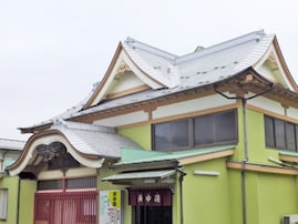 【東京都の穴場銭湯】「庚申湯」はノスタルジックな癒やしが魅力の施設。露天風呂と週替わりの「絹の湯」でリラックス