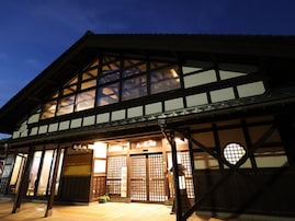 【富山県の人気日帰り温泉】「ぬく森の郷」は医王の源泉で心ほどける施設。天空の大露天風呂でリラックス