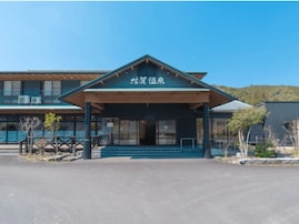 【高知県の人気日帰り温泉】「土佐佐賀温泉 こぶしのさと」は気軽に立ち寄れる温浴宿泊施設。良質な単純硫黄温泉でリラックス