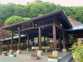 【茨城県の人気スーパー銭湯】「やまがたすこやかランド 三太の湯」は美肌の湯が自慢の施設。県内有数の広さを誇る内風呂でリラックス