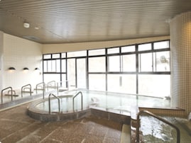 【山梨県の人気日帰り温泉】「やまと天目山温泉」は日本屈指の高アルカリ性温泉。標高1000mの深山で美肌の湯を堪能