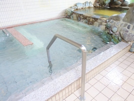 【長崎県の人気日帰り温泉】「みずほ温泉千年の湯」は「高張性」の濃厚な泉質が自慢。露天風呂やサウナでリラックス