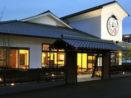 【岡山県の人気スーパー銭湯】「極楽の里 えびす乃ゆ河辺店」は日本初の「バック熱波」が体験できる施設。多彩な湯船と1万冊のマンガが魅力