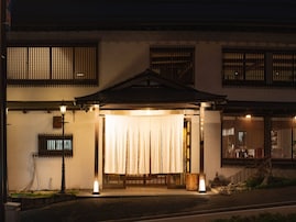 【岳温泉の人気ホテル】「岳温泉 お宿 花かんざし」は大正ロマン漂う趣ある空間が魅力