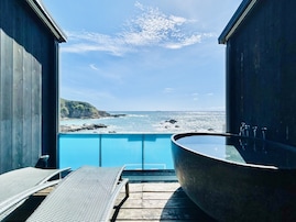 【楽天トラベルセール】和歌山県「ギネス認定の宿 XYZ Seaside Resort」が特別価格で登場中