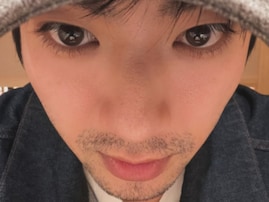山田裕貴、どアップ変顔ショットに「羨ましいくらいまつ毛が長い」「夢に出るww」の声！中島健人も反応