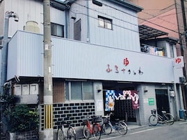 【大阪府の穴場銭湯】「ふろやさんわ」は朝6時から入れる西成の昔ながらの銭湯。電気風呂と薬湯でリラックス