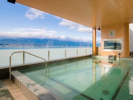 【滋賀県の人気スーパー銭湯】「守山湯元水春」は琵琶湖を望む絶景が魅力の施設。天然温泉「琵琶湖美人の湯」や自動ロウリュサウナでリラックス