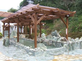 【佐賀県の人気銭湯】「大町温泉 ひじり乃湯」は広大な庭園露天風呂や源泉浴を楽しめる施設。歩行浴やサウナ、電気風呂も