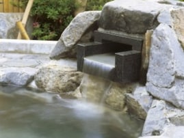 【静岡県の人気銭湯】「梅ヶ島新田温泉 黄金の湯」は標高800mのさわやかな空気とお肌に良い温泉を満喫できる施設