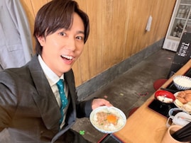 「天才さを痛感」阿部亮平、ノールック成功ショット公開！スーツ姿に「あまりにも政治家すぎる」の声も