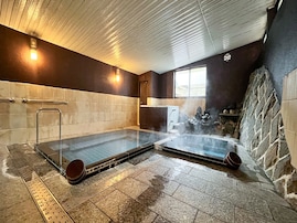 【楽天トラベル売れ筋1位】福島県「湯岐温泉 和泉屋旅館」は山里の静寂に包まれる源泉かけ流しの宿【5月27日】