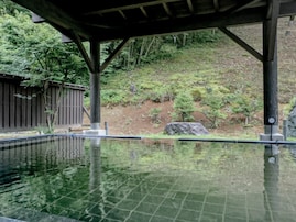 【福島県の人気温泉】「きつねうち温泉」は四季折々の自然美を感じられる美肌の湯。自然の中に佇む心のよりどころ