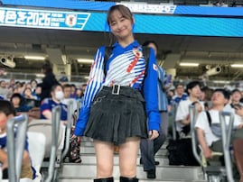 「こんな美人がスタンドにいたの！？」影山優佳、“サッカー日本代表コーデ”を披露！ 「勝利の女神」