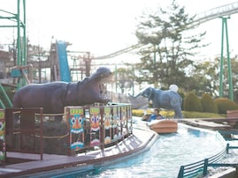 【大阪府】入園無料も！ 山頂の遊園地から老舗“ひらパー”まで……休日に行きたい遊園地3選