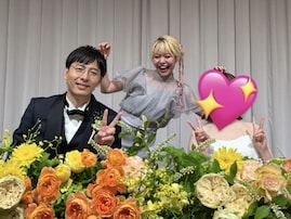 「ガラケーの画質すぎる」エルフ荒川、先輩芸人の結婚式ショット公開「これは出して大丈夫なやつやな？！」