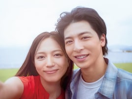 川口春奈、“夫婦”での密着ツーショット公開！「素敵なツーショット」「はるる、真宙くんありがとう」