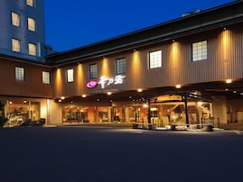 【楽天トラベル売れ筋1位】宮城県「仙台 秋保温泉 華乃湯」は名取川を望む3つの湯めぐりが自慢の温泉宿【6月14日】