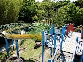 【福岡県】3公園すべて入園無料！ 全長90mすべり台、花と噴水の丘公園……家族で行きたい大型公園3選