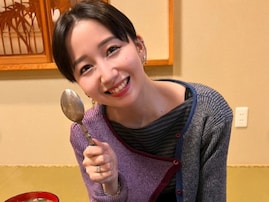 木村拓哉＆工藤静香の長女・Cocomi、デカ盛りカレーを食べる。美しいドレス姿とのギャップ際立つ