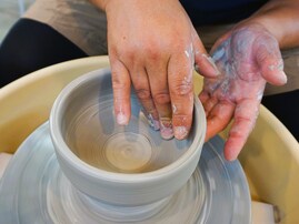 【大阪】大人2800円から。電動ろくろ・はにわ作り……楽天トラベルで予約できるものづくり体験3選