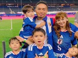 「W杯が終わった」平愛梨、長友佑都＆4人の息子との家族ショットを披露！ 「涙が出ました」「最高のパパ」