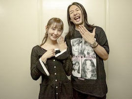 「結婚することになりました！」人気バンドマン同士が電撃婚!? 「ビックリした～」「指輪はアカン！」