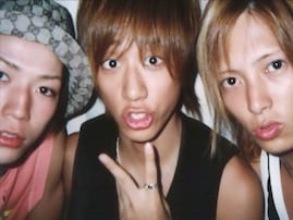 「まじでチャラい笑」小山慶一郎、20年前の山下智久＆亀梨和也との3ショットを披露！ 「やっぱ平成男子代表」