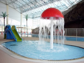 【岩手県】中学生以下は無料も！ 高さ5mスライダーが人気の温水プール…この夏行きたいプール3選